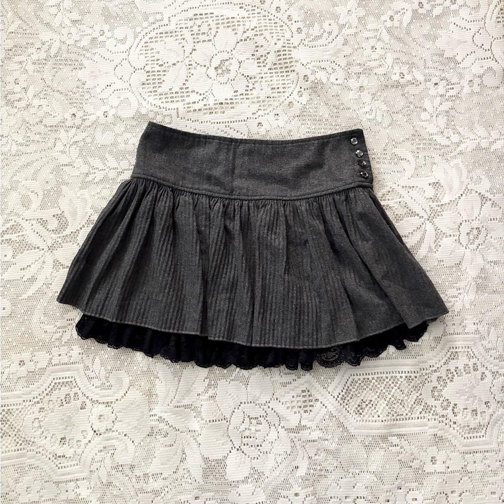 Y2K dark gray flared miniskirt with lace hem!